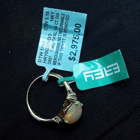 Effy 14k gold opal and 1/4 ctw diamond ring - Picture 8 of 8